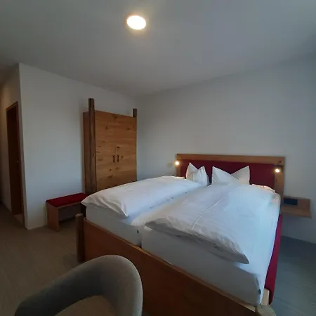 Hotel Regenbogenhof Rudelswalde 2*