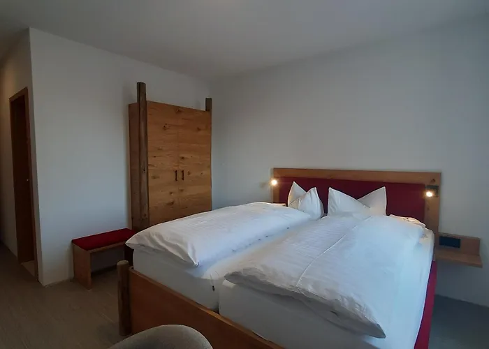 Hotel Regenbogenhof Rudelswalde 2*